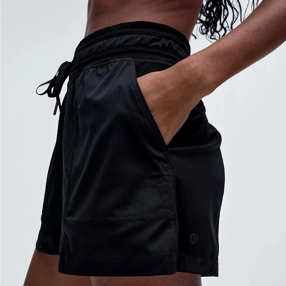 NWT. Lululemon Dance Studio HR Short 3.5” Black